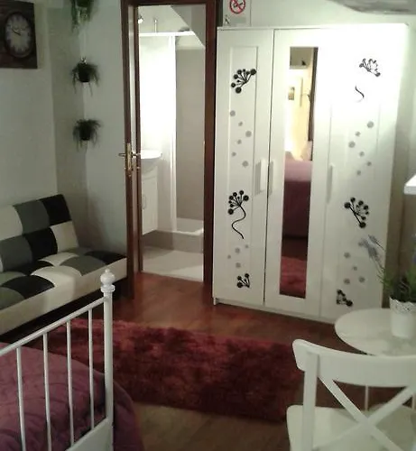 Vesta Domus בית הארחה 4*